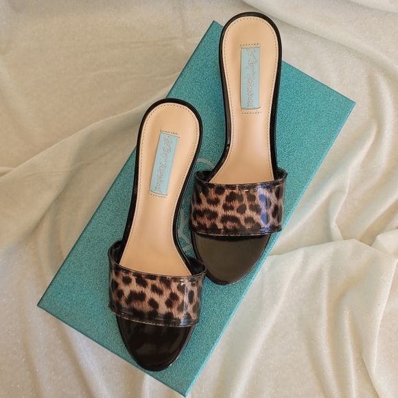 NIB Leopard Print Slip-Ons by Betsey Johnson - Picture 2 of 12